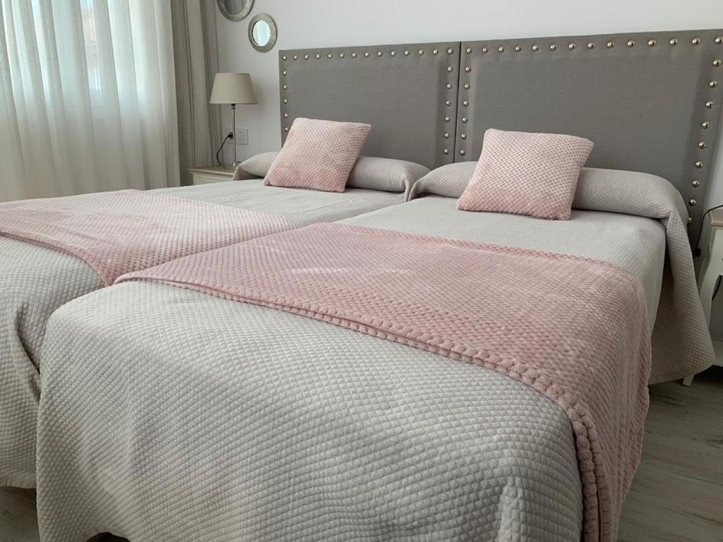 Apartamento Los Arcos リャネス エクステリア 写真